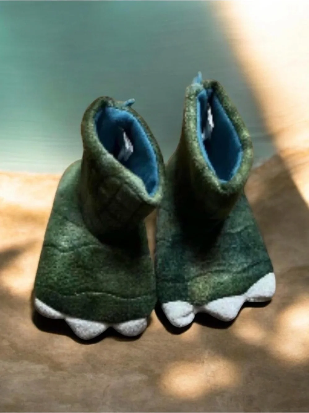 Cat & Jack Toddler Boys Green Dinosaur Claw Feet Slipper Boots Size 12-24 Months